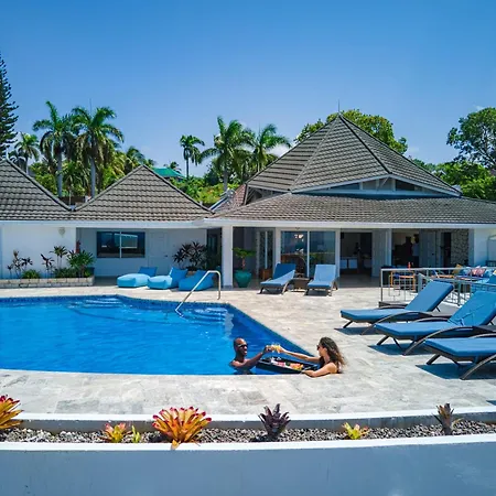 Hospitality Expert Nianna Eden - 7Br Pools Beach